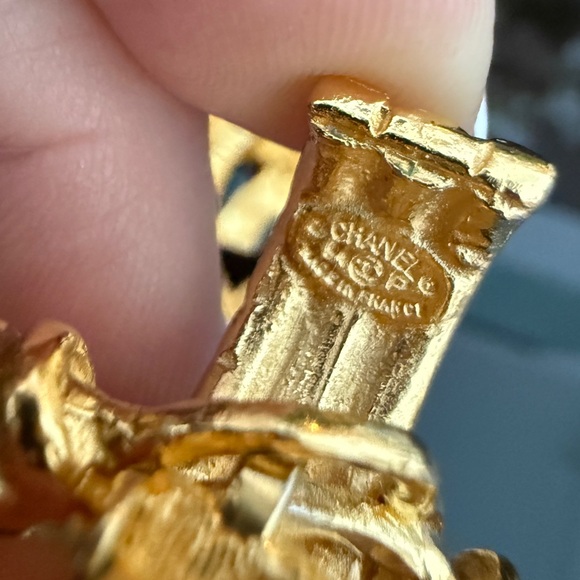 ❗️SOLD❗️LOT 1748 24K gold plated CHANEL vintage CC clip on earrings - Picture 3 of 8